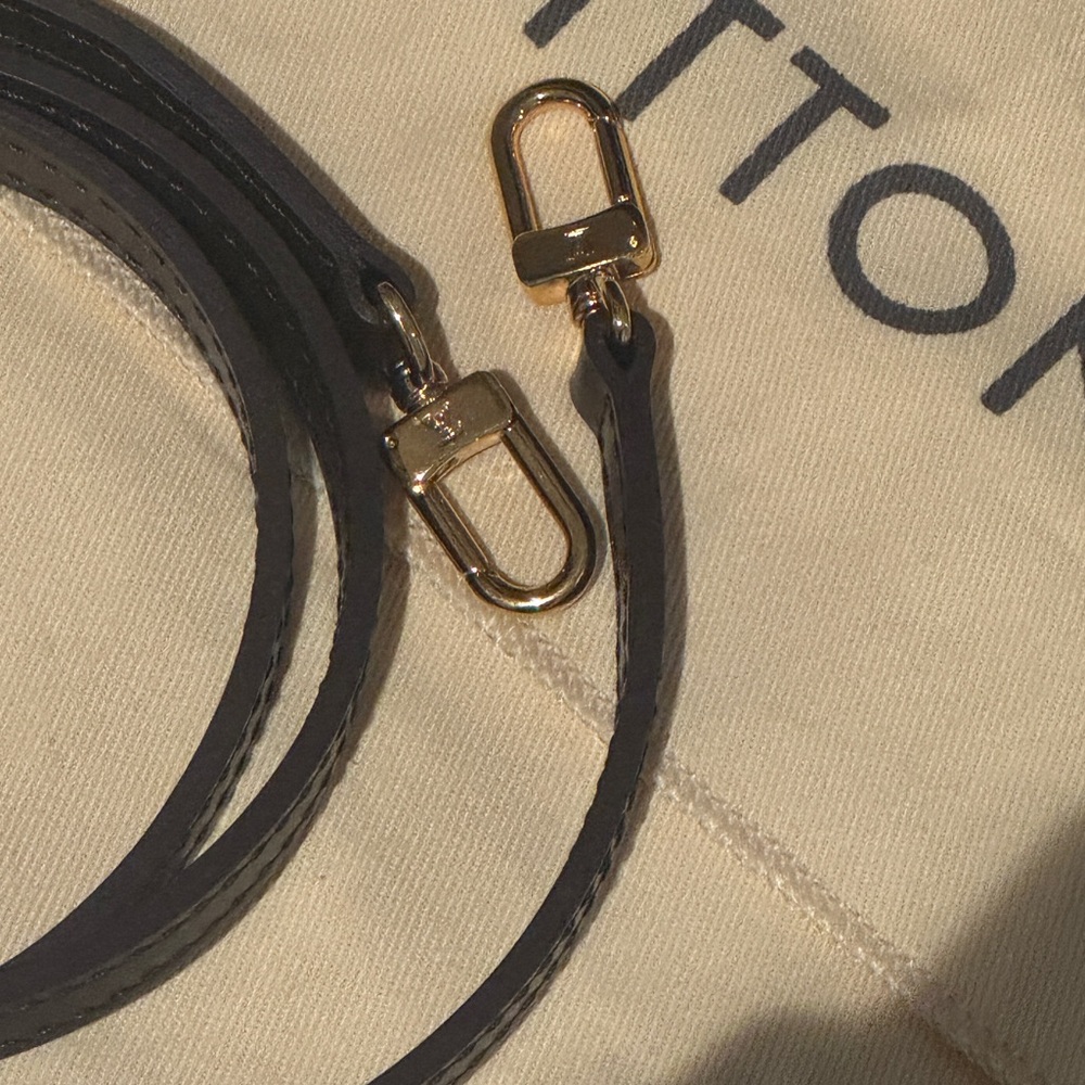Louis Vuitton Alma BB - Picture 6 of 11